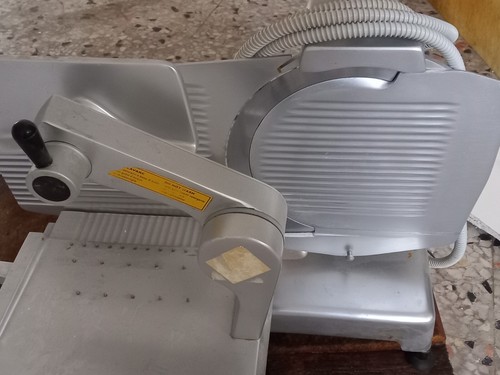 Affettatrice per salumeria - affettatrice,