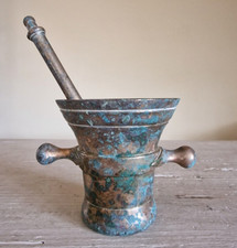 Antico mortaio e pestello in bronzo del fine XVII° secolo