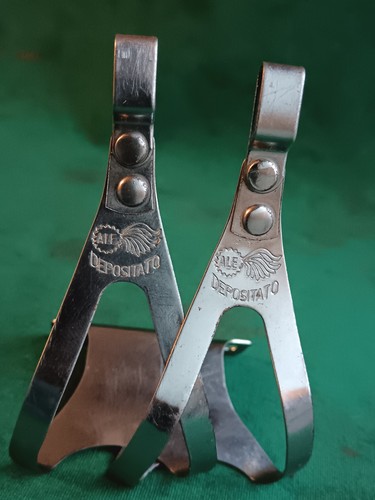 Puntapiedi top clips ale - clips,