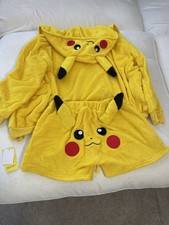 Costume con cappuccio tema