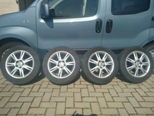 Cerchi in lega con pneumatico al 50% 185/60 R15 a 5 fori