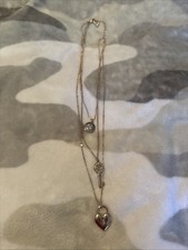 Collana a strati con ciondolo