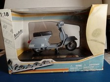 Modellino Scotter 1:18 Vespa