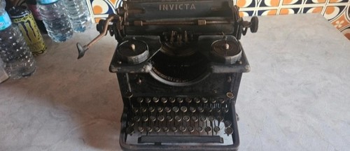 Invicta macchina scrivere - da,