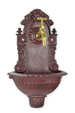 Una fontana parete - parete, ghisa