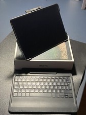 Apple IPad Pro 2017, 64gb-Wifi  Con Tastiera Logitech  E Sua Cover.