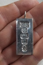 INGOTTO/CIONDOLO ARGENTO STERLING (.925). 31,5 GRAMMI. SHEFFIELD 1977 MARCATO.