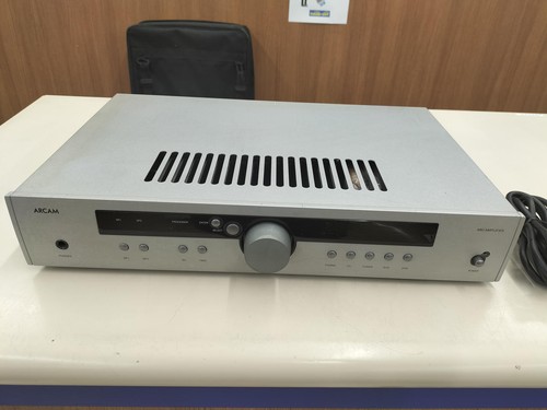 Amplificatore stereo integrato