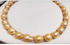 Collana classica di perle in