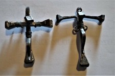 COPPIA di CROCIFISSI FATTI A MANO con i CHIODI Arte Sacra Antiquariato 5,2x4 cm