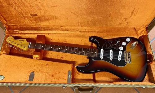 Fender stevie ray - stevie, vaughan