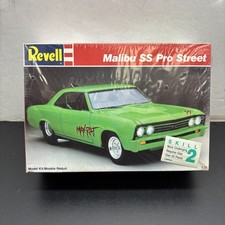 Revell scala 1:25 Malibu SS