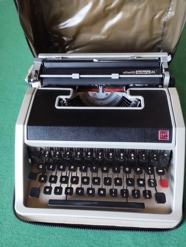 Macchina scrivere olivetti - da,