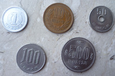 LOTTO DI 5 MONETE GIAPPONESI YEN D'EPOCA