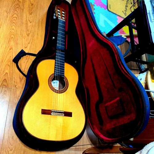Chitarra acustica classica