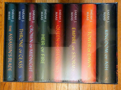 Throne glass box - of,