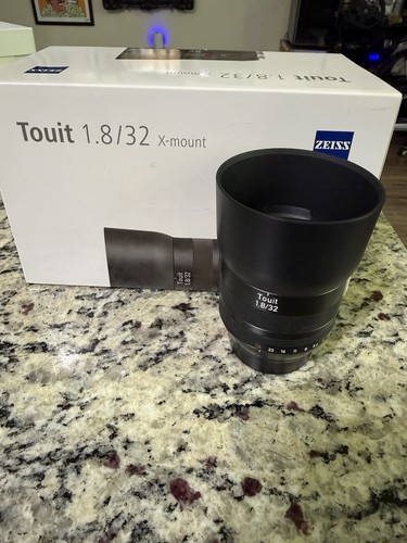 Zeiss touit 32mm - 32mm, f/1.8