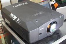 *Sanyo PLC-XF46* Proiettore