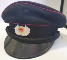 Vecchio berretto con visiera