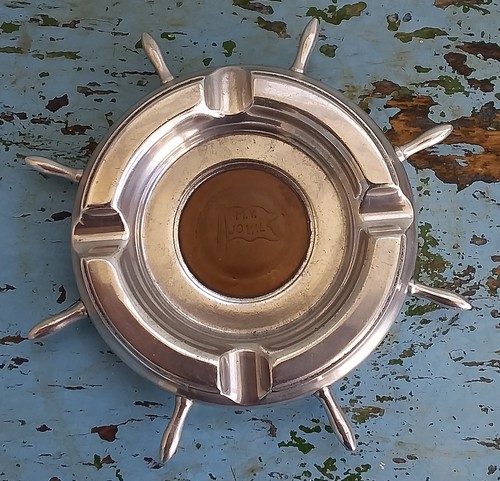 Vintage ships wheel metal - ships,