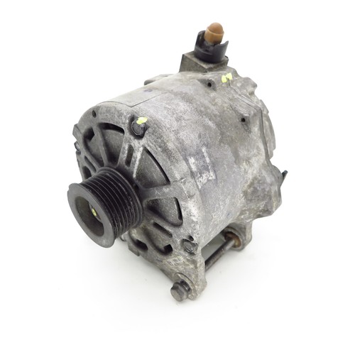 Alternatore generatore trifase