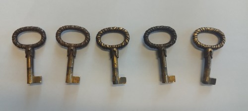 Lotto chiavi ottone - in,