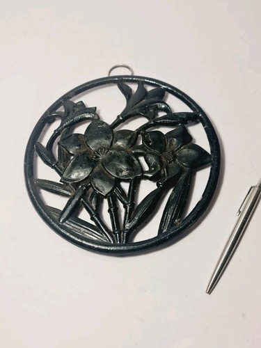 Cast iron round - cast, trivet