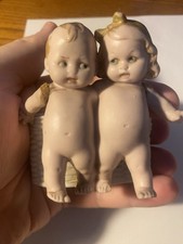 Coppia Bambini In Porcellana Biscuit - Con Vasetto