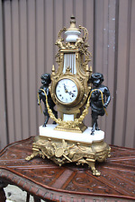 Orologio da mensola figurativo