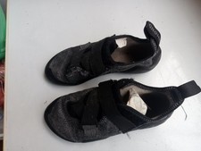 Scarpette da arrampicata bambina decathlon con dettagli in foto