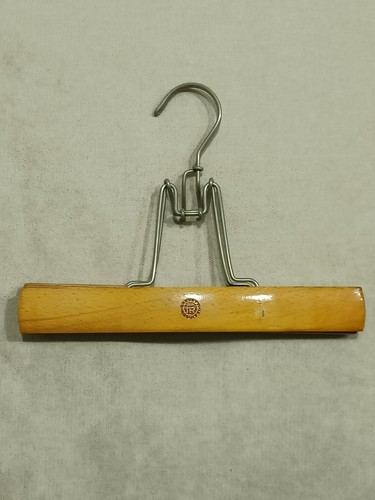 Gruccia appendiabiti legno