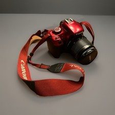 Canon EOS 1100D rossa senza