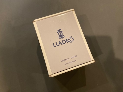 Lladro 6764 debut sitting - debut,