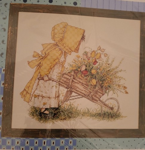 Bucilla holly hobbie carriola - holly,