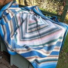 Copriletto all'uncinetto