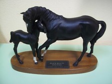 Scultura Inglese di cavallo con puledro