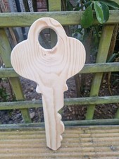 Chiave grande in legno 