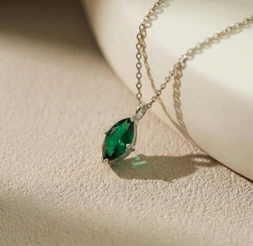 Collana con smeraldo - , verde