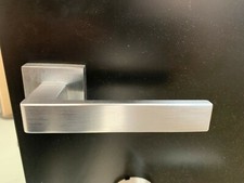 MANIGLIA QUADRA PER PORTE