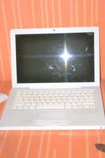 APPLE White MacBook A1181 13.3