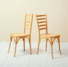 Coppia di sedie in legno in