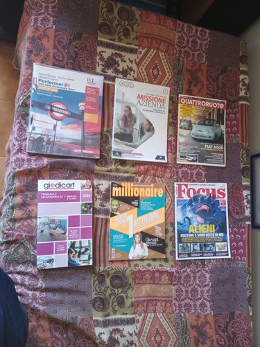Lotto cataloghi materiale - 4,