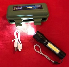 torcia, si carica con la presa usb, custodia compresa