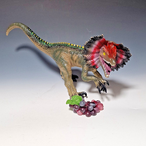 Giant dilophosaurus dinosaur - giant,
