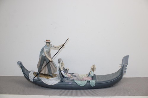 Lladro porcelain sculpture - porcelain, in