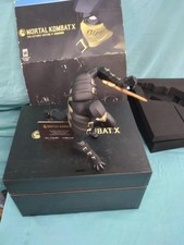 PS4 Mortal Kombat X Scorpion Statua Pre-Owend No Gioco Solo Statua