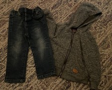 Jeans e giacca con cappuccio 7