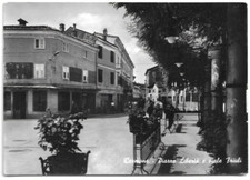 CARTOLINA DI GORIZIA ,CORMONS - PIAZZA LIBERTA' E VIALE FRIULI  non viaggiata