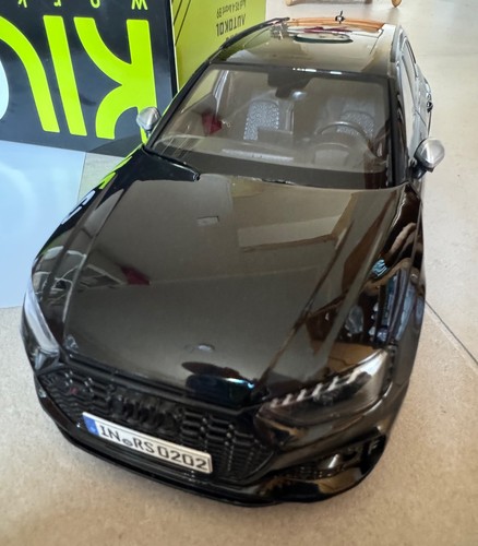 Audi rs4 avant b9 - 1:18,