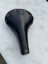 sella in pelle firmata